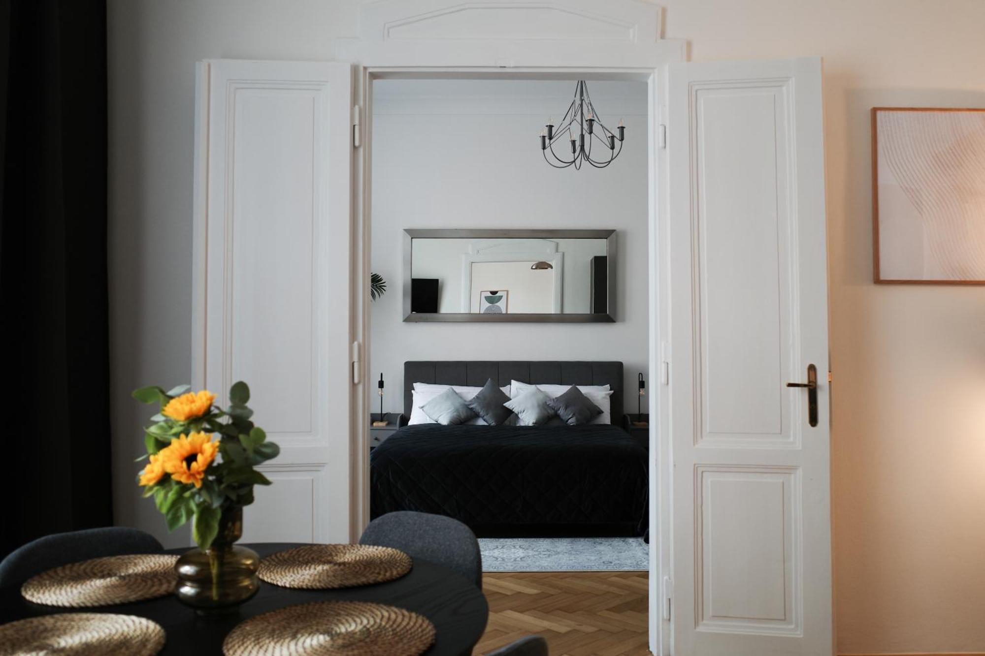 Apartment Dusni Superior Прага Екстериор снимка