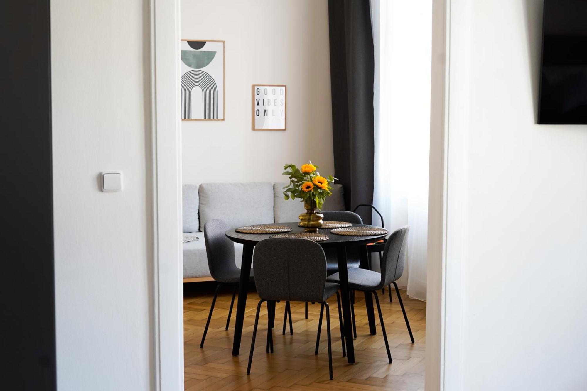 Apartment Dusni Superior Прага Екстериор снимка