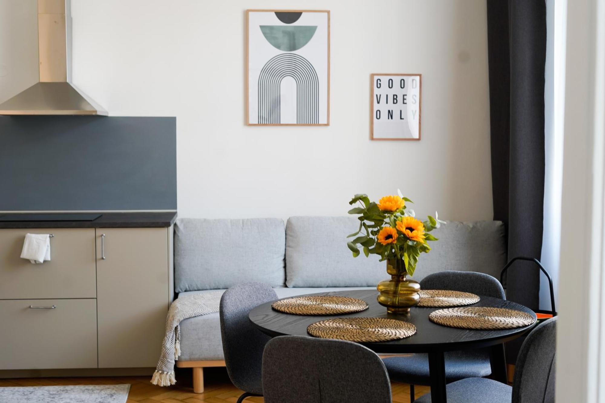 Apartment Dusni Superior Прага Екстериор снимка