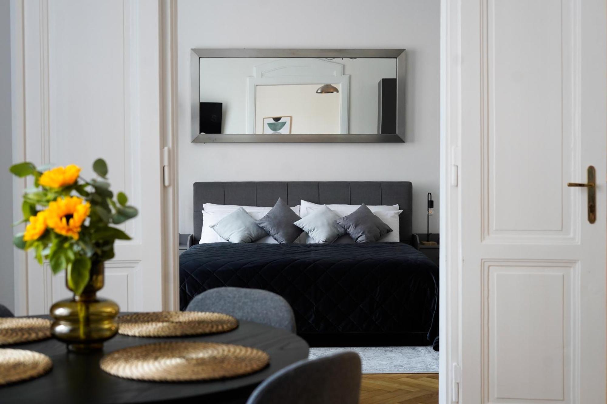 Apartment Dusni Superior Прага Екстериор снимка