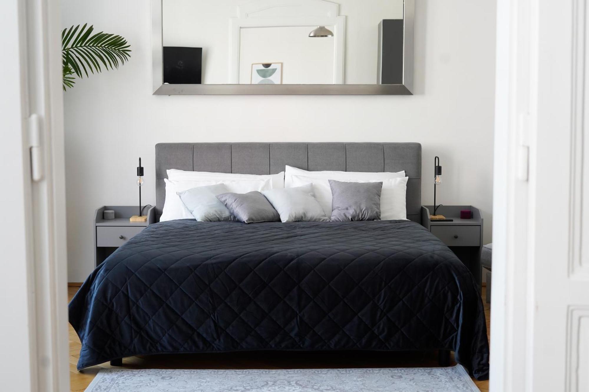 Apartment Dusni Superior Прага Екстериор снимка