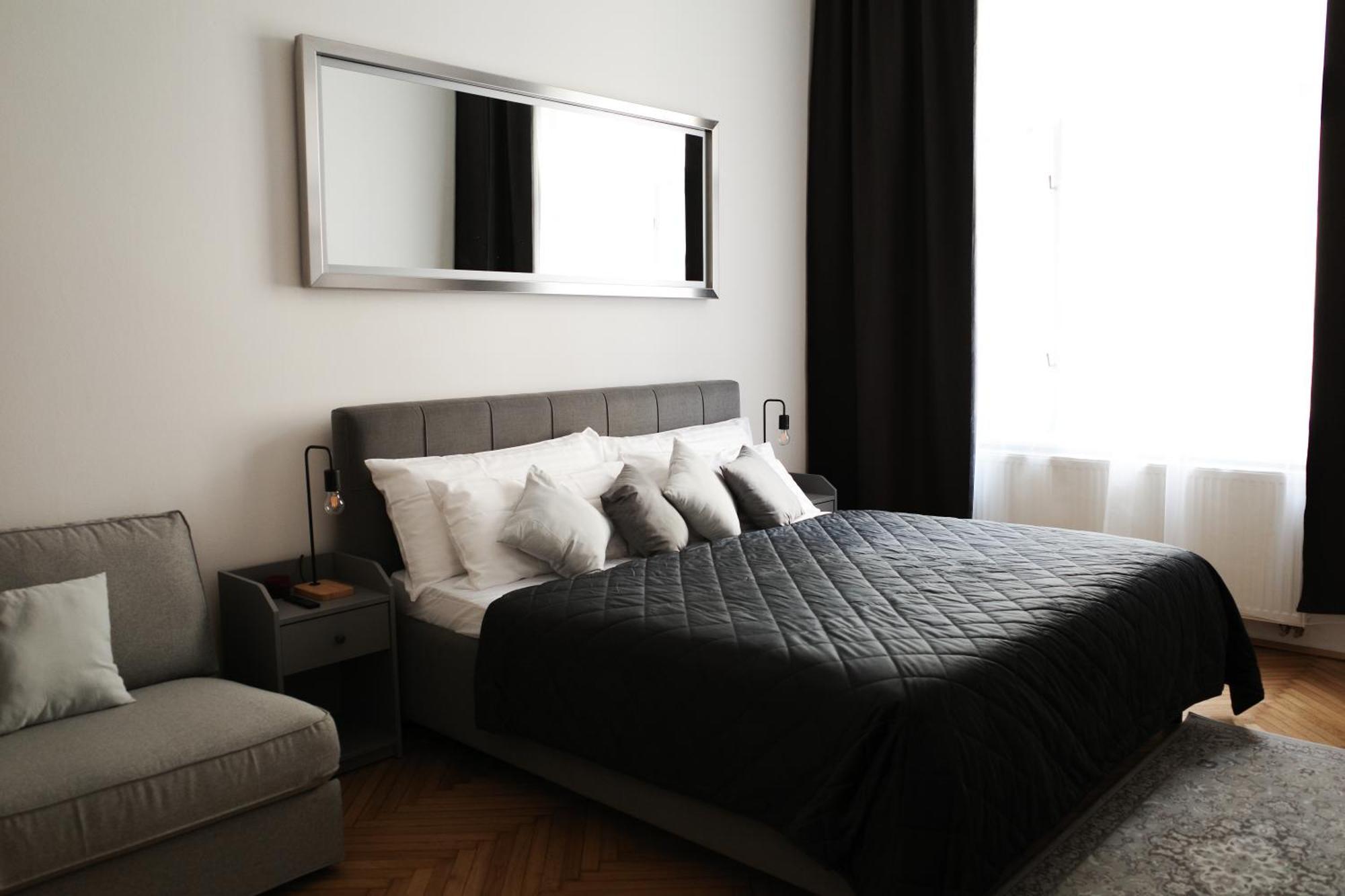 Apartment Dusni Superior Прага Екстериор снимка