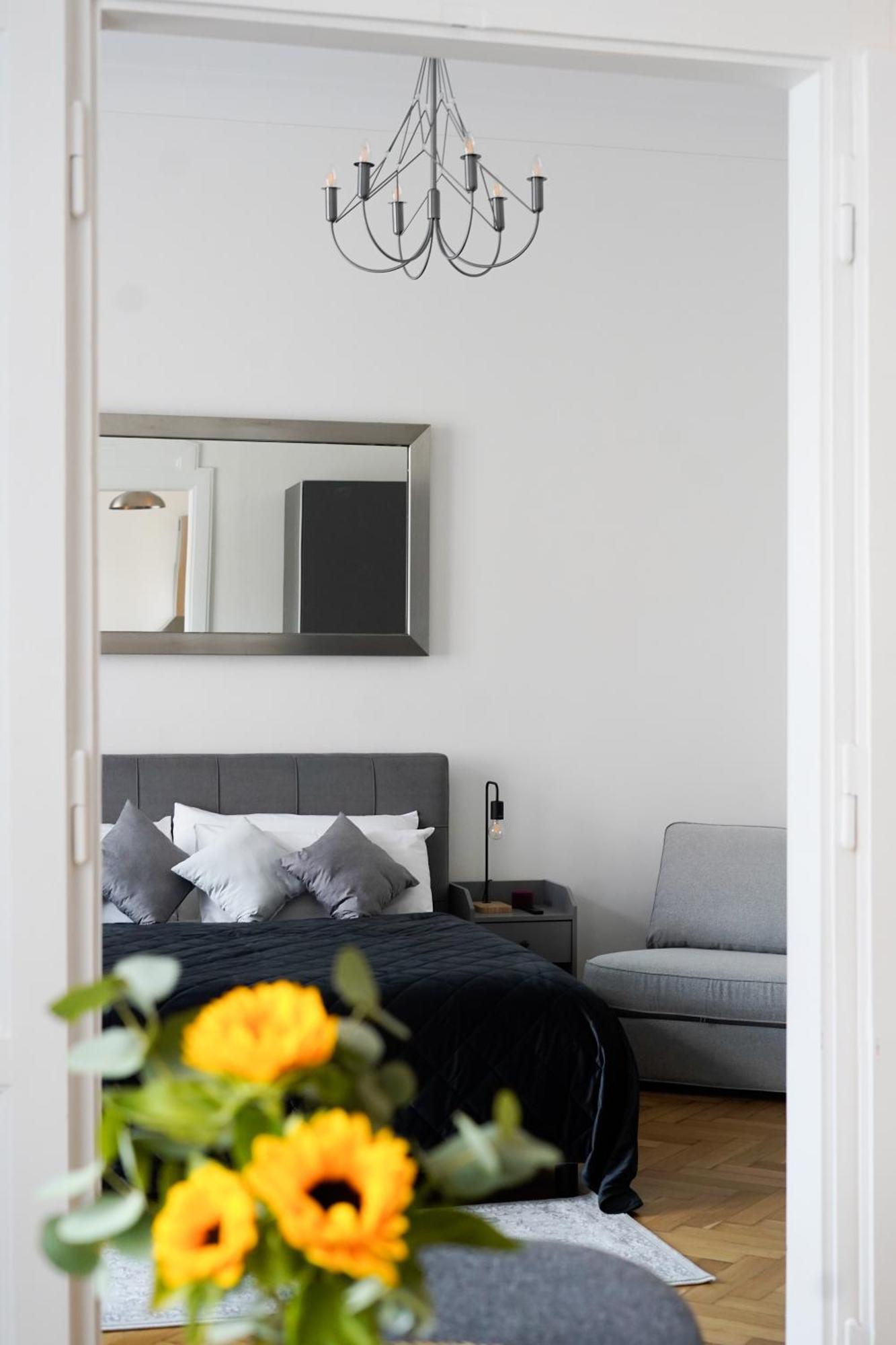 Apartment Dusni Superior Прага Екстериор снимка