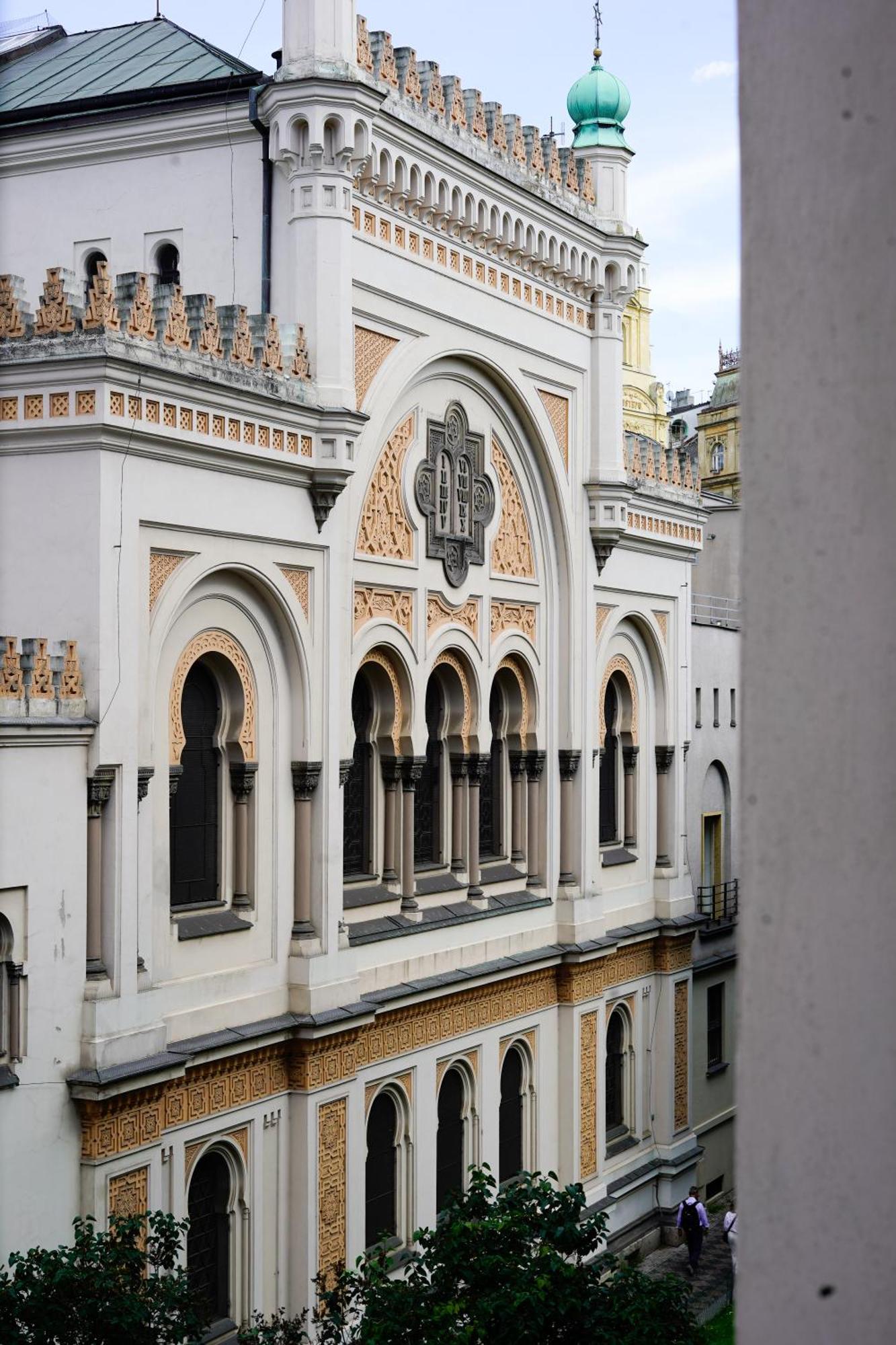 Apartment Dusni Superior Прага Екстериор снимка